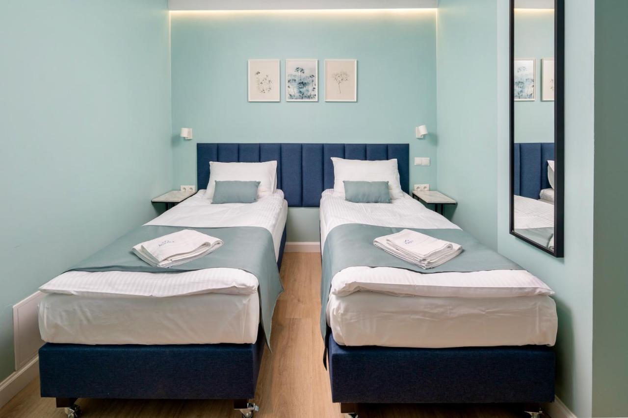 Jess Inn Hostel Rondo Charles De Gaulle 바르샤바 외부 사진